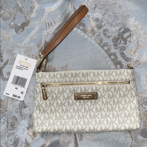 Michael Kors Handbags - ✨large Michael kors wristlet